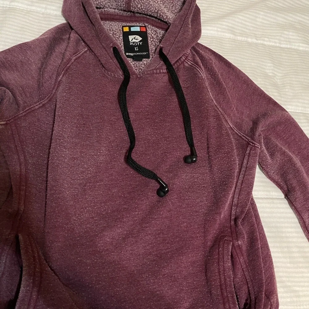 Rusty Hoodie With Earbuds (Idk If They Hook Up) - Picture 8 of 10